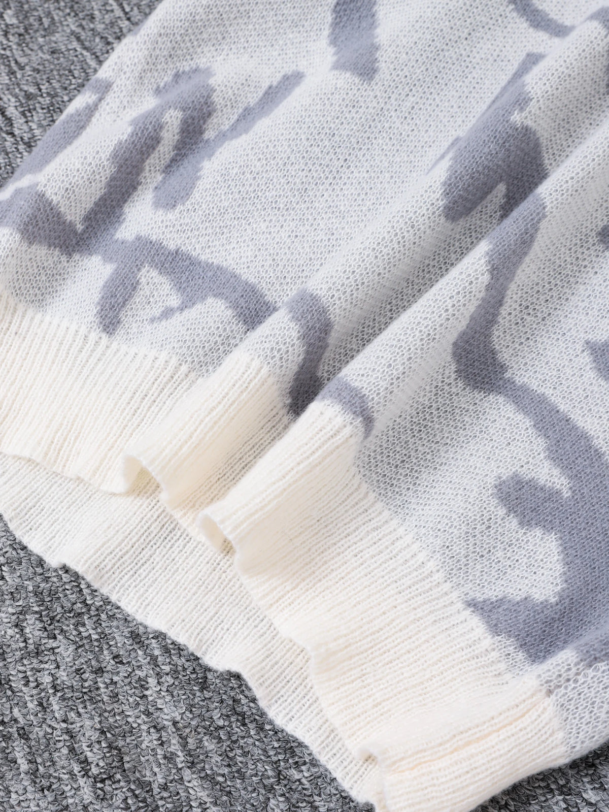 Suéter Jacquard Graffiti Y2K · Corte Relajado